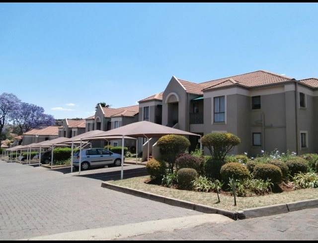 2 BEDROOM TOWNHOUSE FOR SALE IN OAKDENE